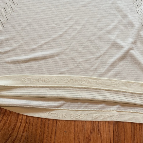 Lululemon Tee Size 8 - Picture 4 of 6